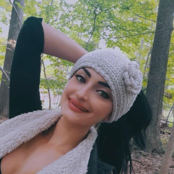 Meet your Posher, Aurelia - Picture 1 of 4